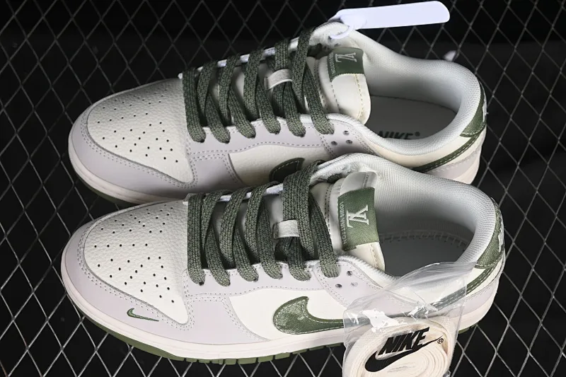 All categories Nk SB Dunk Series Nk SB Dunk Low High-end customized low-top sneakers Nike SB Dunk Low LV joint beige gray military green stitching Anniversary high-end customized low-top casual sneakers JP1628-031